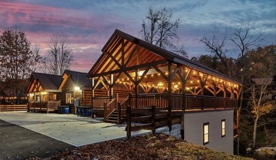 Black Fox Lodge Luxury Cabin in the Smokies! Includes MINI GOLF AND INDOOR POOL!