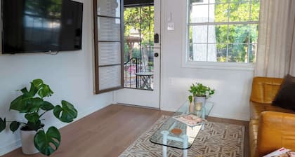 cozy vibe: pool, hot tub, Easy World Cup Access
