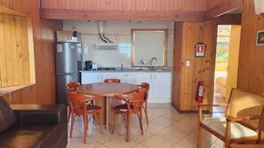 Family Cabin | Private kitchen - Hotel y Cabañas Lago Ranco - Caja Los Andes (Futrono)