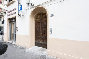 Exterior detail - Mosse 82 apartment in Florence by Mmega (Firenze)