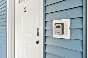Interior entrance - The Blue Anchor at Houghton Lake (Houghton Lake)