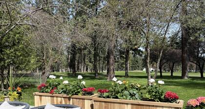 NEW! CDA Retreat on Golf Course - Close to Downtown, Shopping, Hiking & Skiing