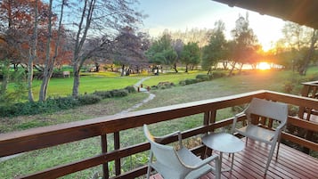 Habitación doble estándar, vista al parque | Terraza o patio