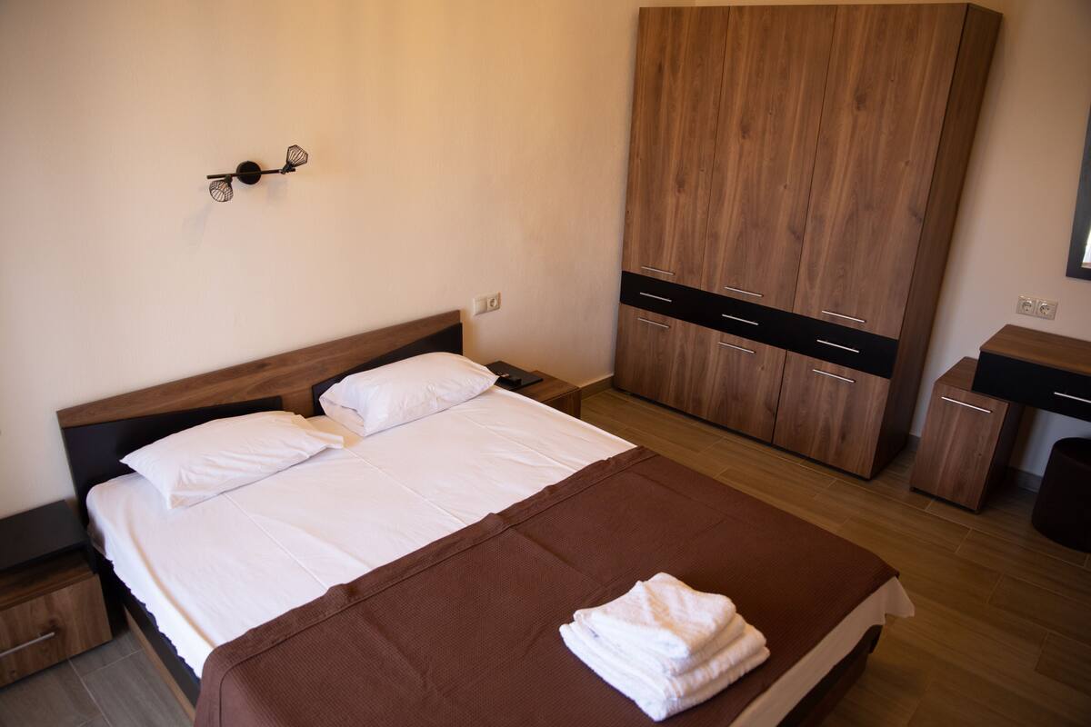 City Double Room, 1 Queen Bed, Non Smoking, City View | Egyptian cotton sheets, premium bedding, memory foam beds, soundproofing