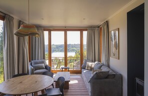 In-room safe, bed sheets