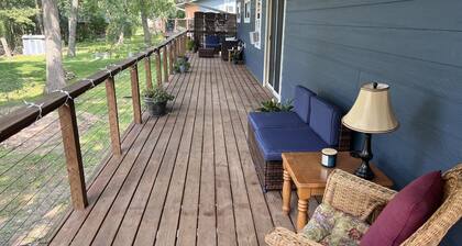 Lazy Lake Retreat 3 bed 2 bath. Includes sauna, kayaks, paddle boards, hot tub.
