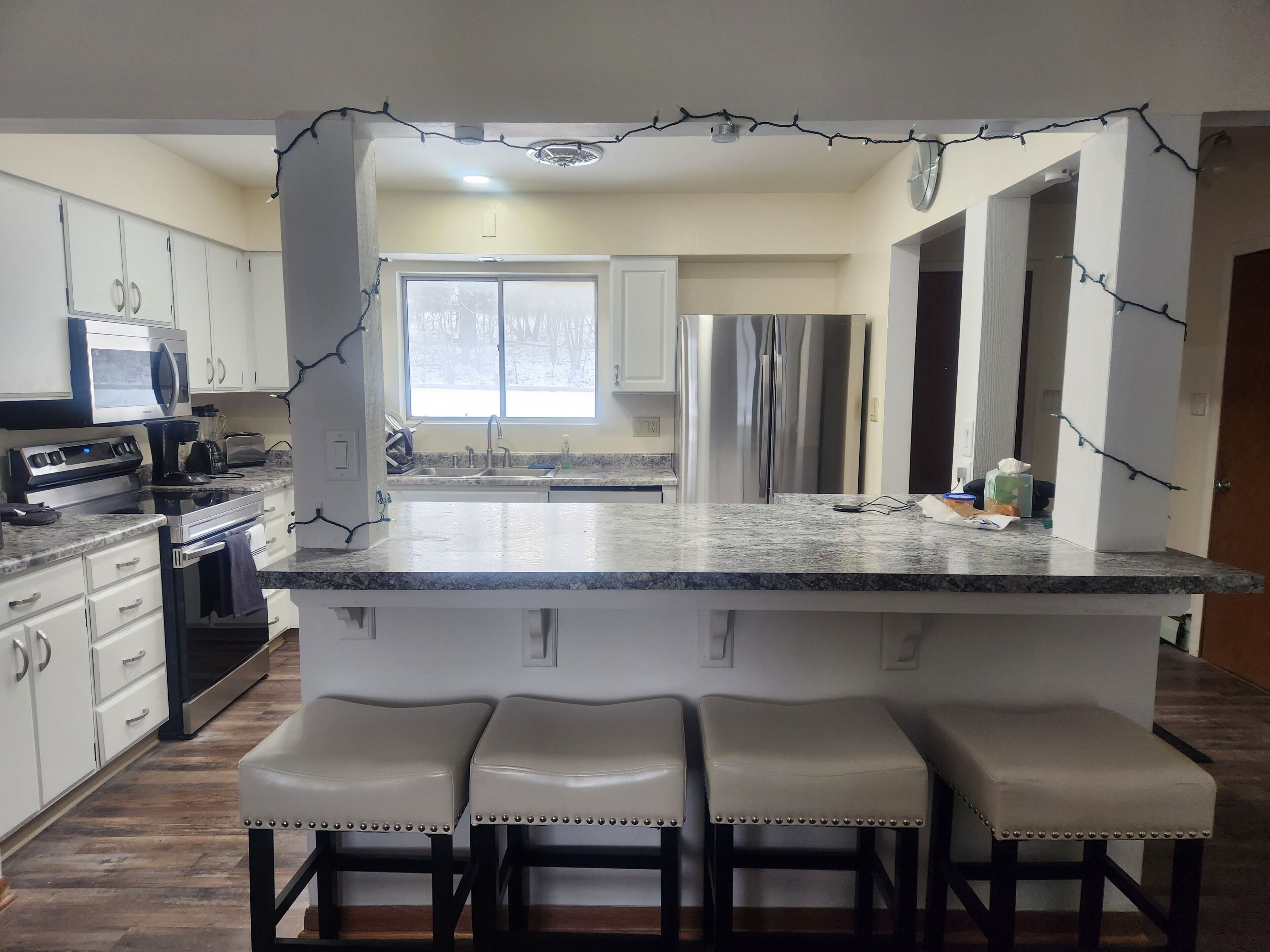 Réfrigérateur, micro-ondes, four, plaque de cuisson