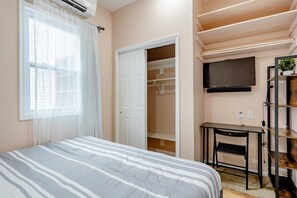 1 bedroom, iron/ironing board, free WiFi, bed sheets - 7-Cool Gazebo (Silver Spring)