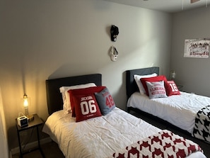 3 bedrooms, desk, iron/ironing board, free WiFi