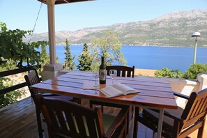 تناول الطعام بالخارج