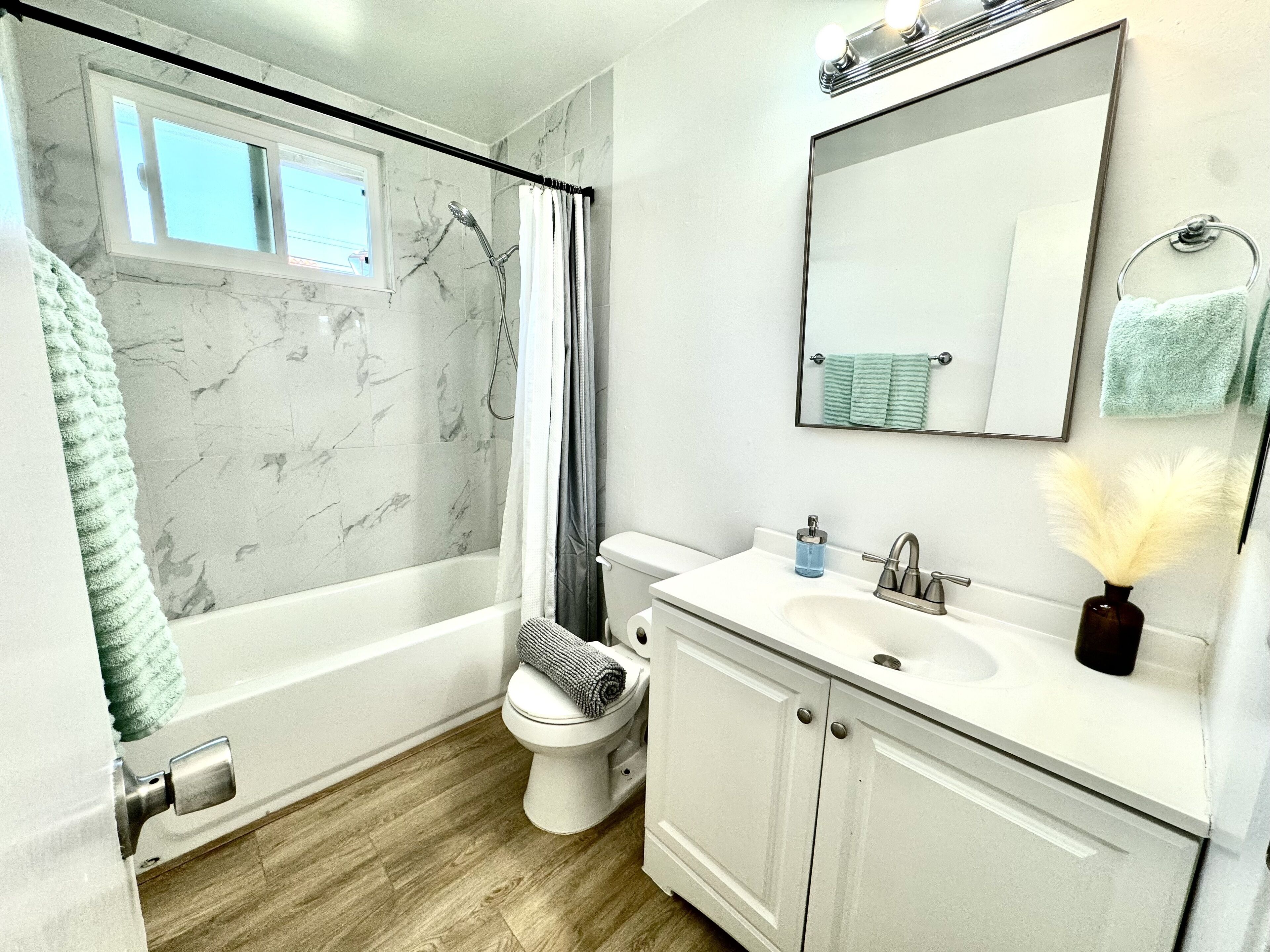 Haartrockner, Handtücher, Seife, Shampoo