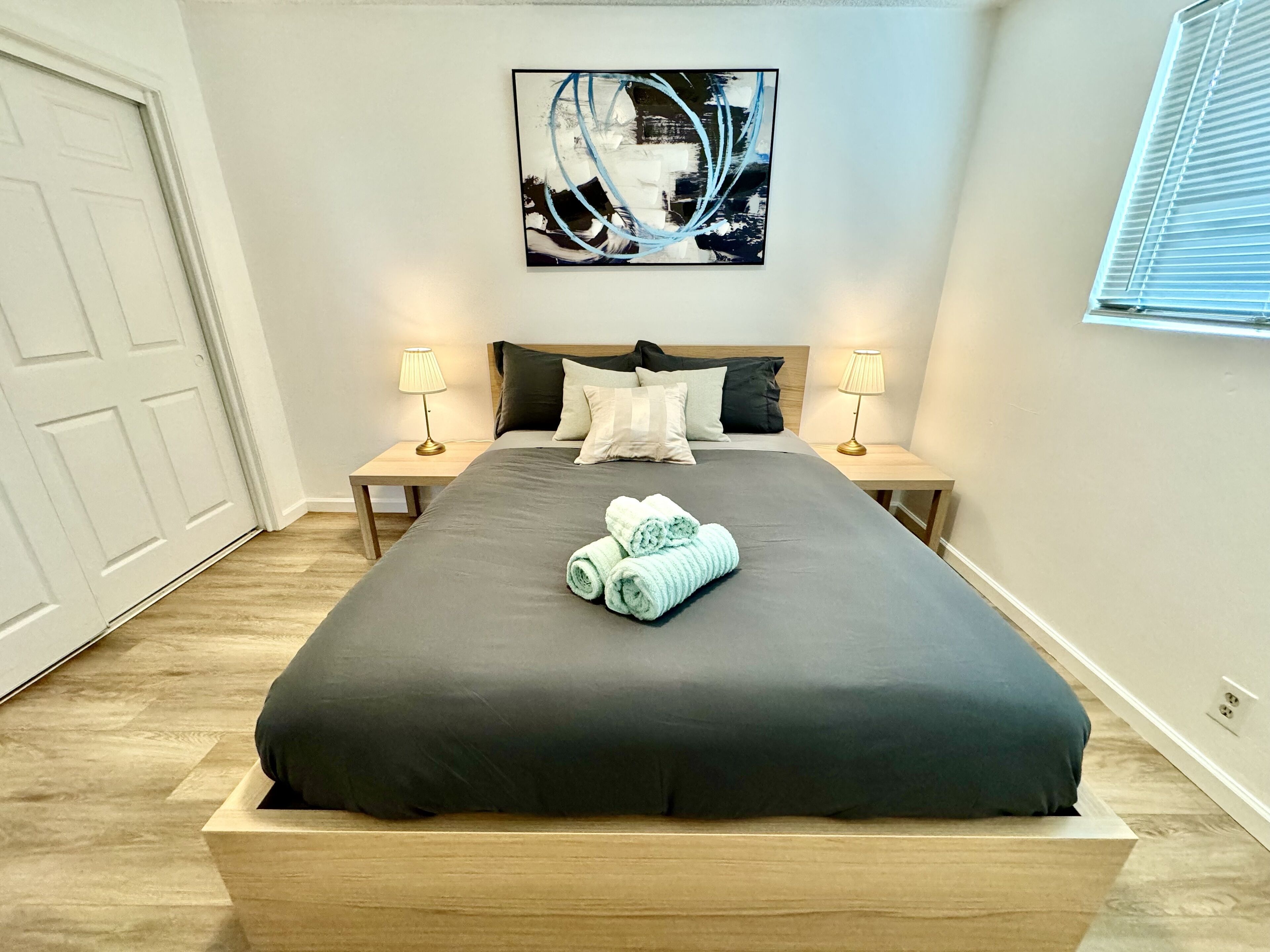 2 habitaciones, tabla de planchar con plancha, wifi y ropa de cama 