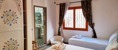 1 bedroom, desk, WiFi, bed sheets