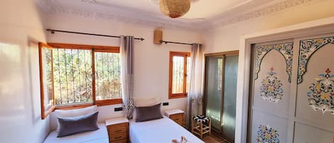 1 chambre, bureau, Wi-Fi, draps fournis