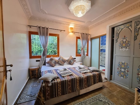 1 bedroom, desk, WiFi, bed sheets. Villa des Étoiles