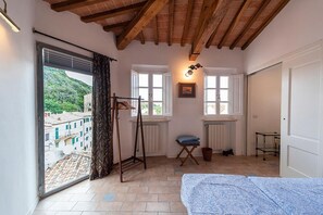 4 bedrooms, WiFi, bed sheets