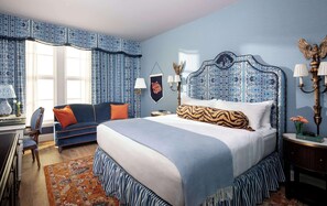 Premium-sengetøj, dundyner, pengeskab på værelset, skrivebord