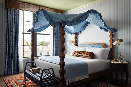 Literie de qualité, couette en duvet, coffre-fort, bureau