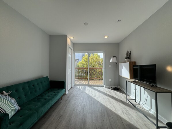 Smart TV - The Balcony At Brewerytown Philly Philadelphia 1BR/1Bath HVAC,HDTV W/D INUNIT (Philadelphia)