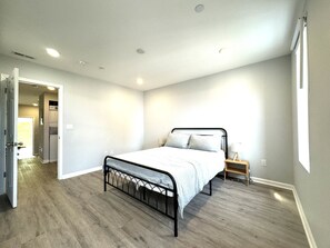 1 bedroom, desk, iron/ironing board, free WiFi - The Balcony At Brewerytown Philly Philadelphia 1BR/1Bath HVAC,HDTV W/D INUNIT (Philadelphia)