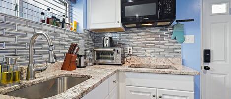 Refrigerador, microondas, horno, placa de cocina