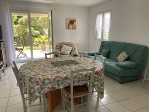 TV - Charming apartment close to the beach and the center! (ST CAST LE GUILDO)
