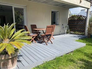 Outdoor dining - Charming apartment close to the beach and the center! (ST CAST LE GUILDO)