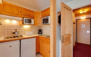 Microwave, stovetop, dishwasher