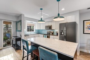 Fridge, microwave, oven, stovetop - 2 Bedroom / 2 Bath Club Villa (Fernandina Beach)