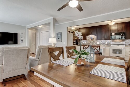 2 Bedroom/2 Bath with short walk to the beach