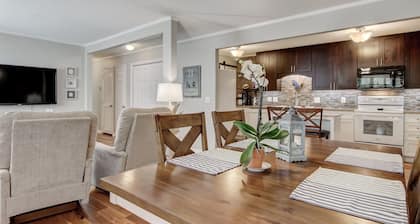 2 Bedroom/2 Bath with short walk to the beach