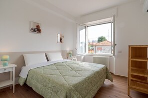 2 chambres, fer et planche à repasser, Wi-Fi, draps fournis