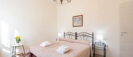 1 chambre, fer et planche Ă repasser, Wi-Fi, literie fournie