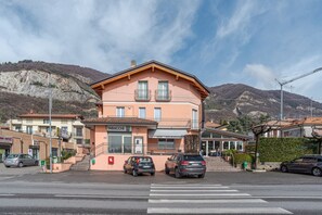Exterior - GuestHost - Travel with your family and friends and explore lakes and mountains near Como!This spacious apartment, with two bedrooms, two bathrooms, open space kitchen with island, large living room, small terrace, is located on the road that connects th (Cesana Brianza)
