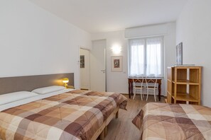 2 makuuhuonetta, silitysrauta/-lauta, Wi-Fi, vuodevaatteet