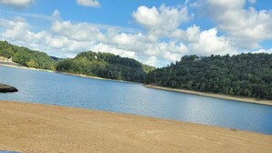 Beach - Lake Cabin, Fishing Access, swimming, walk to lake, boat parking, fenced yard!  (Nancy)