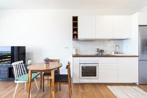 Microwave, oven, stovetop, coffee/tea maker - Home2Book Bright Sea Views Apartment & Pool (Bajamar)