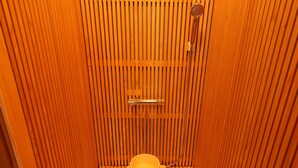 Premium House, City View | Bathroom | Separate tub and shower, deep soaking tub, free toiletries, hair dryer - RIKKA BABA ICHI (Takayama)
