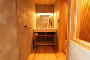 Premium House, City View | Bathroom