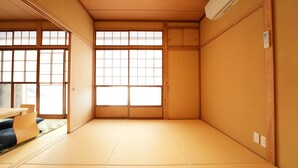 Premium House, City View | 2 bedrooms, down comforters, WiFi (free), individually decorated - RIKKA BABA ICHI (Takayama)