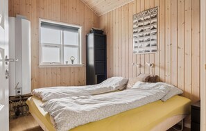 3 bedrooms, travel cot, free WiFi