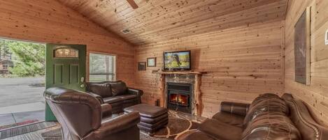 Televisión y chimenea