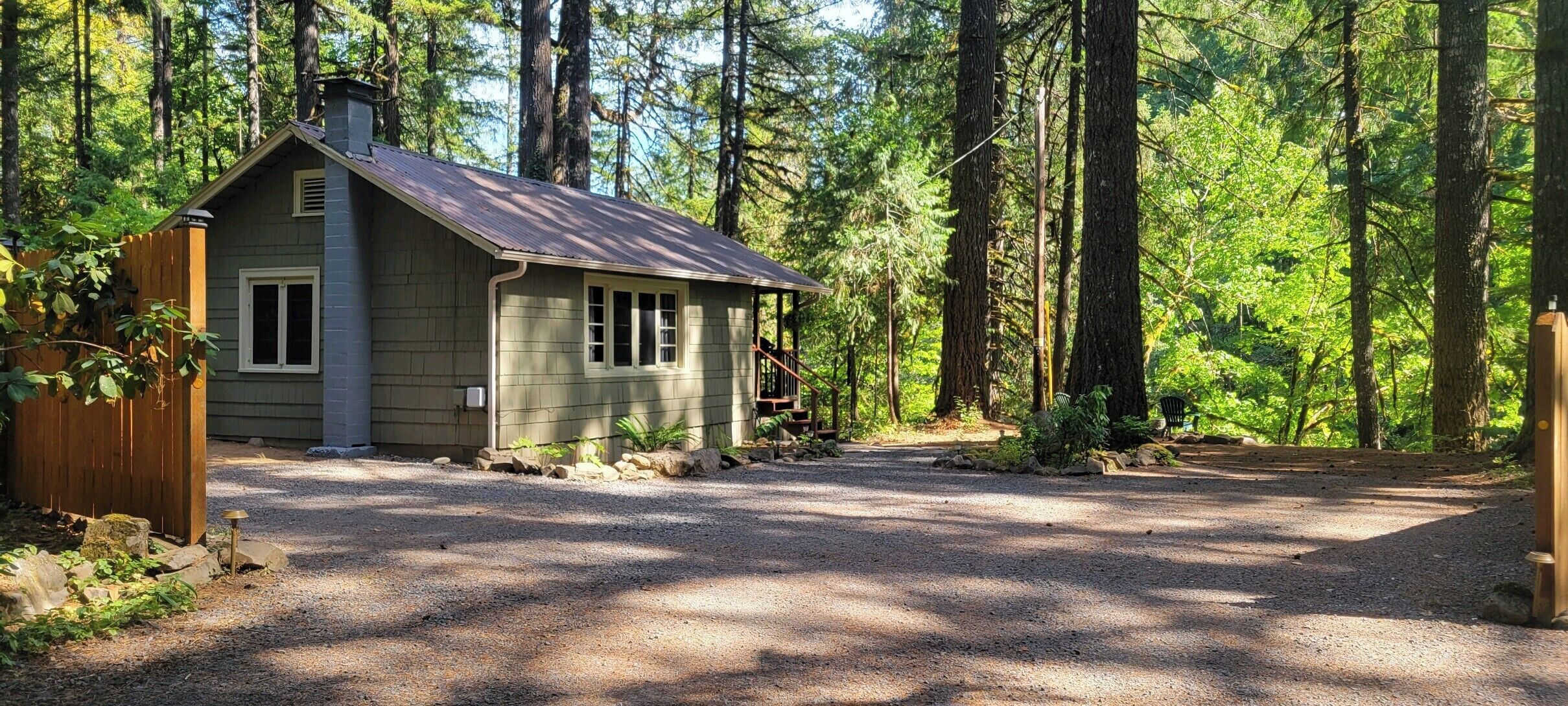 The Mckenzie River Nest, a cozy cabin on the river!