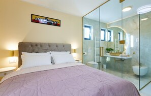 4 bedrooms, in-room safe, iron/ironing board, travel crib