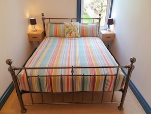 Apartment | 2 bedrooms, iron/ironing board, free WiFi, bed sheets