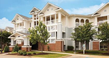 Cozy 1 bedroom luxury condo room near Jamestown Settlement and Yorktown