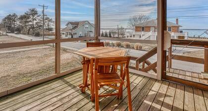 Cozy Nest - Waterview, Pet Friendly, Screened Porch