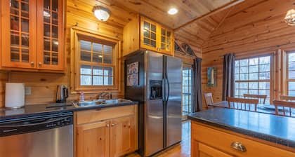 The Great Escape - Cabin with shared pool access
