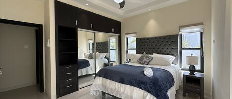 2 bedrooms, desk, iron/ironing board, WiFi