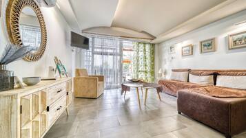 Studio, 1 Bedroom, Balcony, Garden View | Room amenity